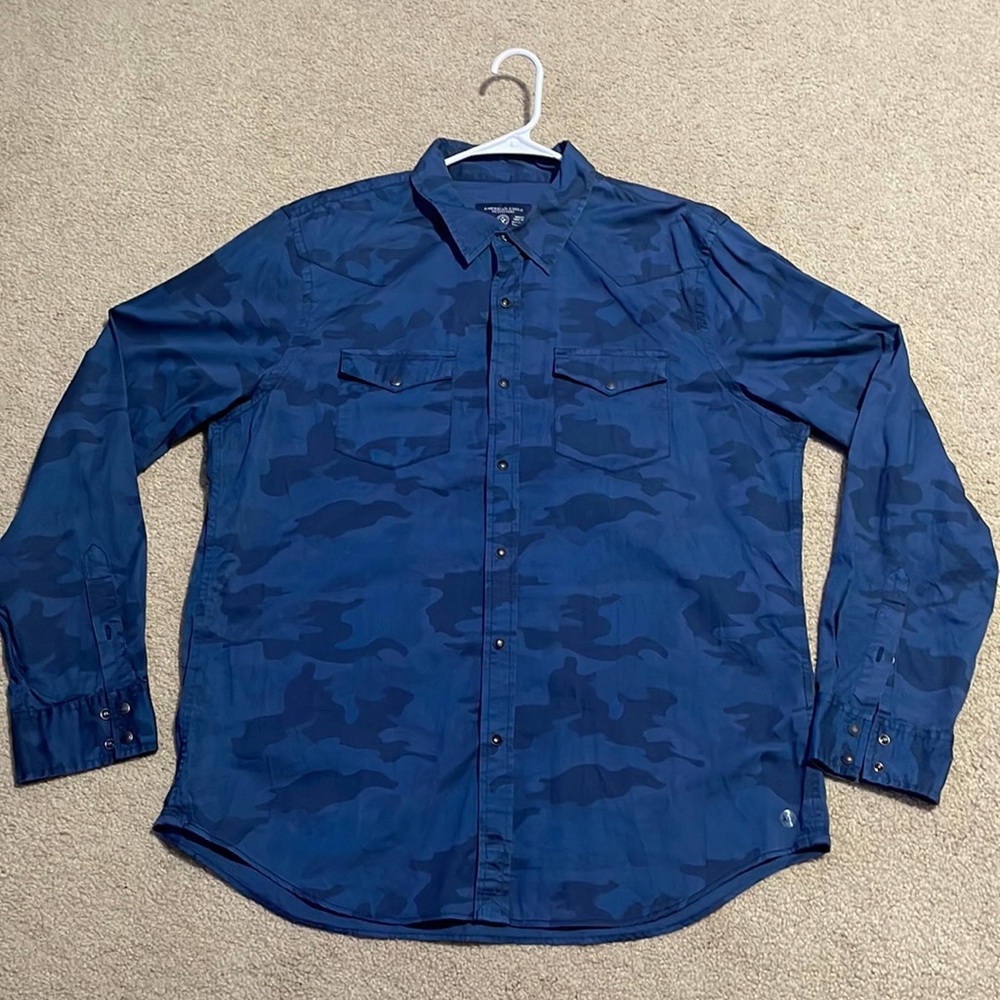 American Eagle Long Sleeve Button Down Pearl Snaps